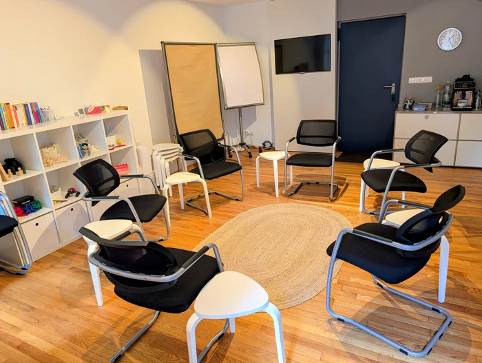 Seminarraum kantaa im Stuhlkreis – Supervision und Gruppenberatung